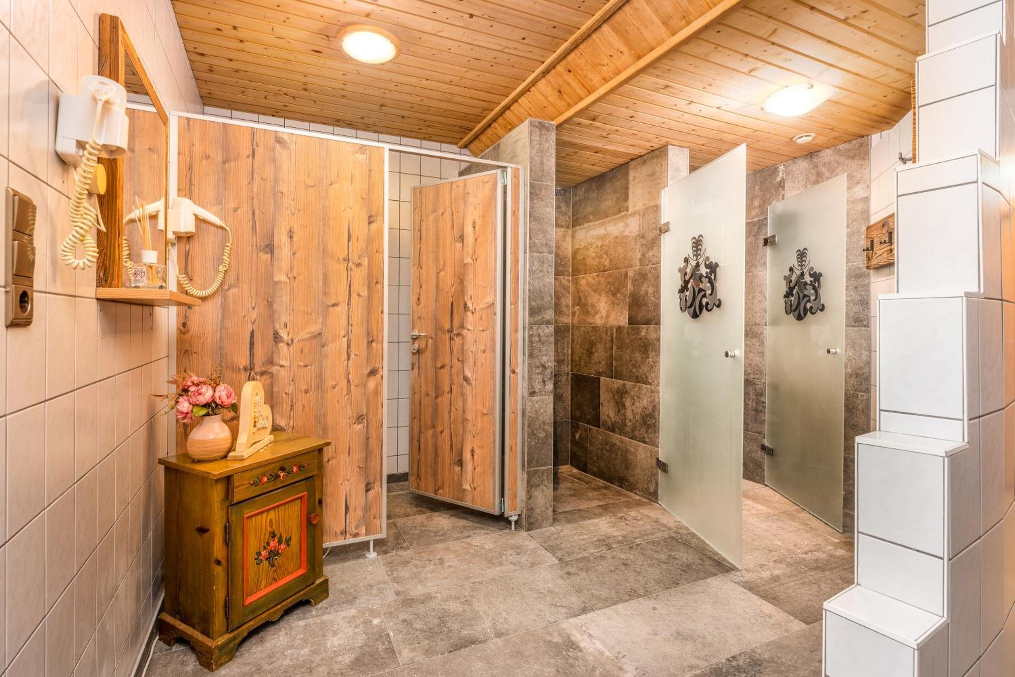 היינצנברג Alpen Wohlfuehlhotel Doerflwirt מראה חיצוני תמונה