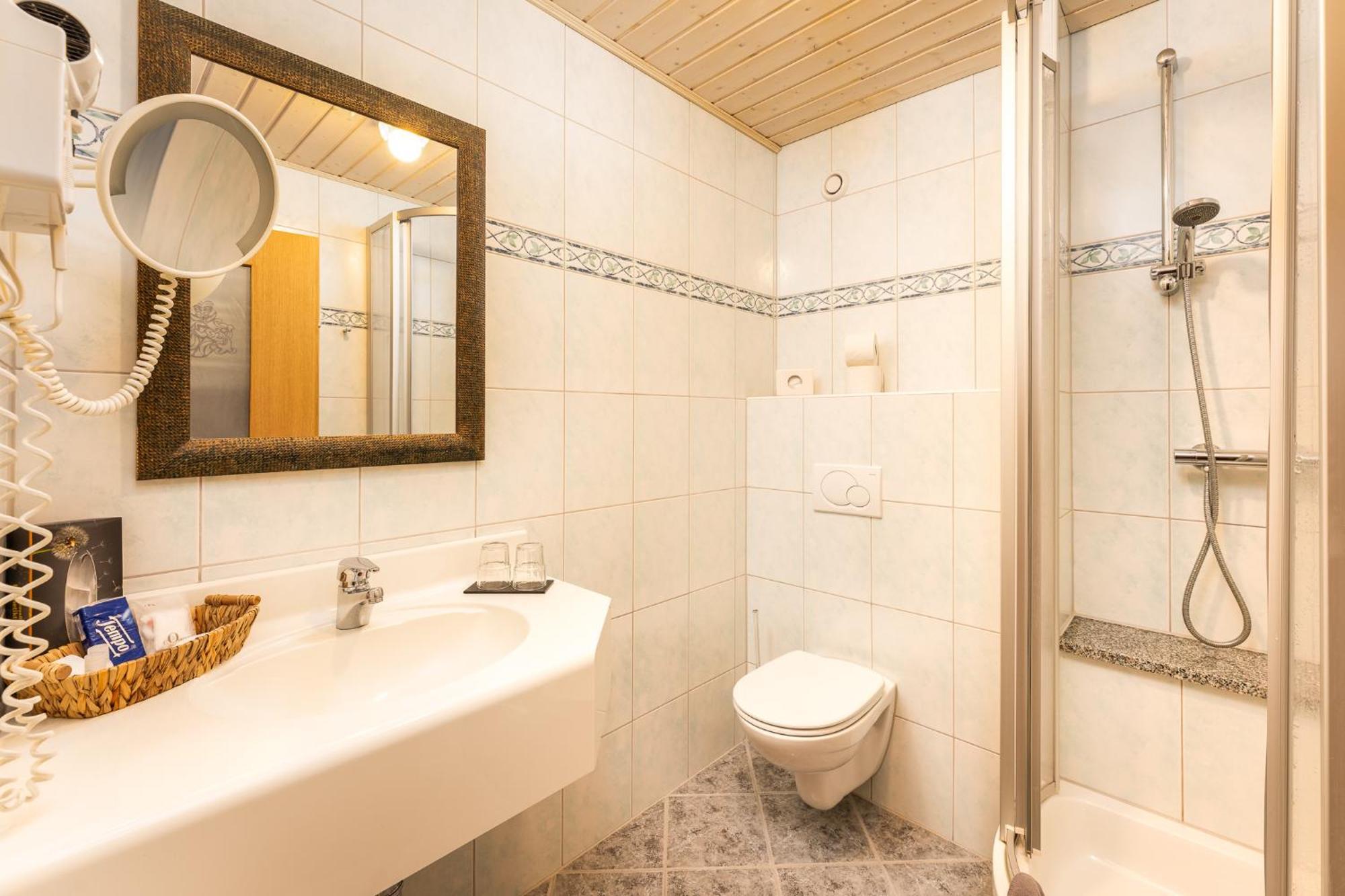 היינצנברג Alpen Wohlfuehlhotel Doerflwirt מראה חיצוני תמונה